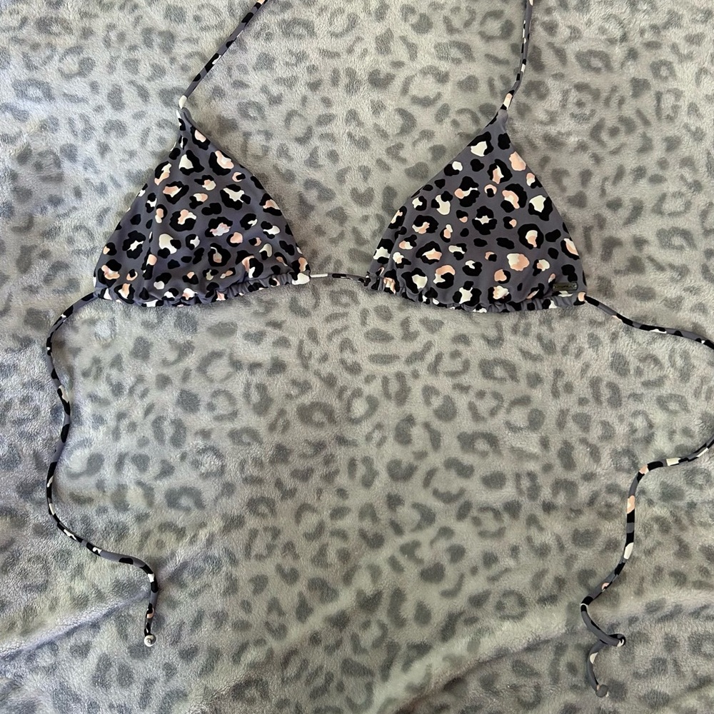 Oneill leopard triangle bikini top